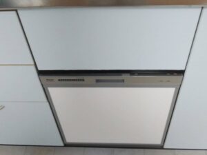 シンク下食器乾燥機を食洗機に取り替える　食洗機パネル　施工後